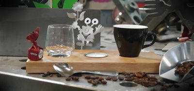 Espresso-MoNsTeR | "Helga mit Blume" | Espressobrett - Lumini