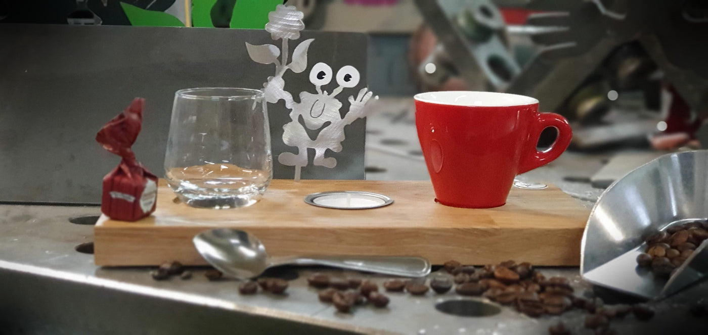 Espresso-MoNsTeR | "Helga mit Blume" | Espressobrett - Lumini