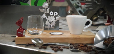 Espresso-MoNsTeR | "Helga mit Blume" | Espressobrett - Lumini