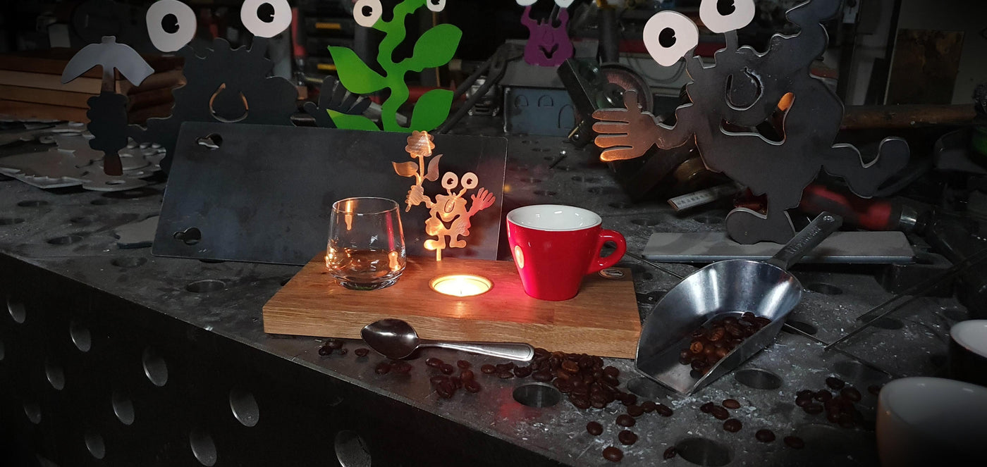 Espresso-MoNsTeR | "Helga mit Blume" | Espressobrett - Lumini