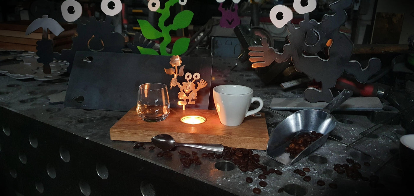 Espresso-MoNsTeR | "Helga mit Blume" | Espressobrett - Lumini